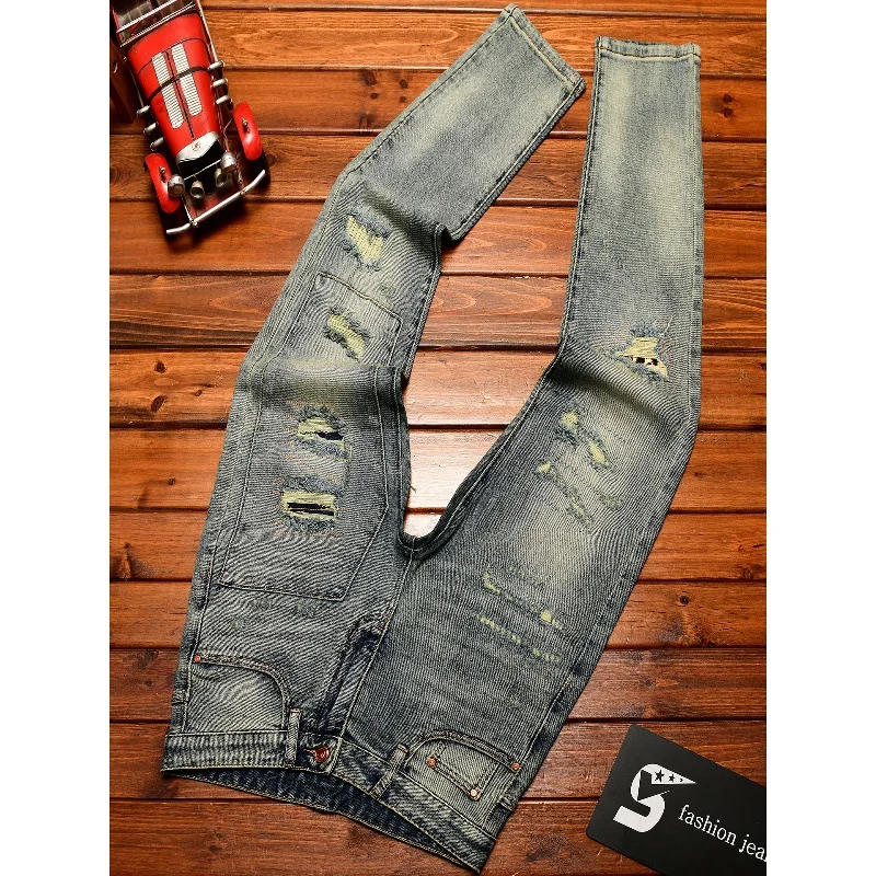 

Мужские джинсы с рваными нашивками, джинсовые джинсы с царапинами, красивая мужская одежда в уличном стиле в стиле ретро, эластичные узкие брюки на маленьких штанинах.