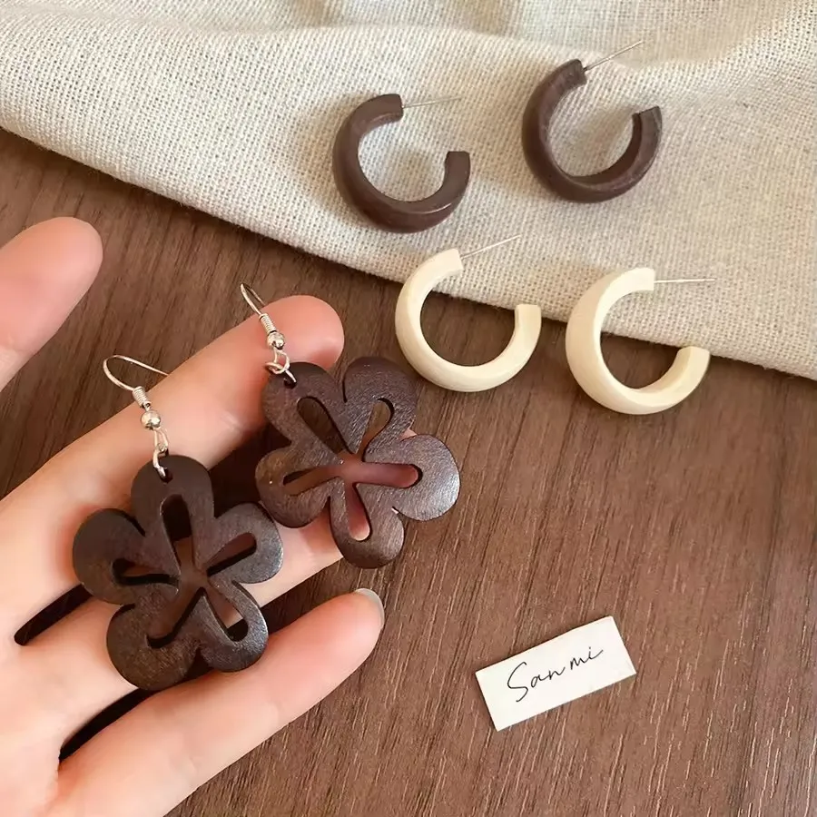 Trendy Vintage Brown Wooden Hollow Flower Geometric Pendant Earrings For Women Aesthetic Charms Jewelry Accessories Wholesale
