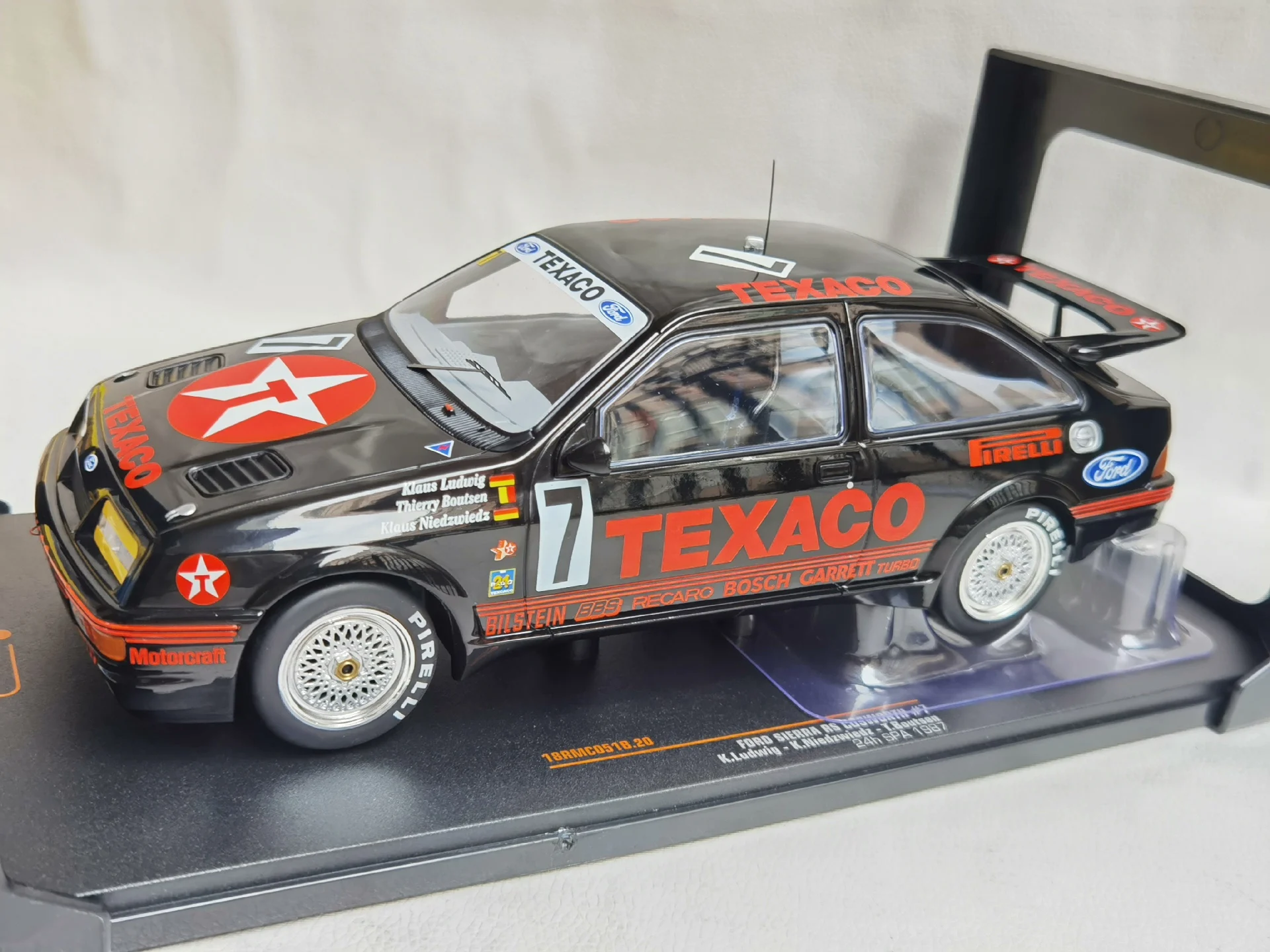 

Diecast IXO 1/18 Scale FORD SIERRA RS #7 24H 1987 Ford Racing Alloy Car Model Collectible Toy Gift Souvenir Display Ornament