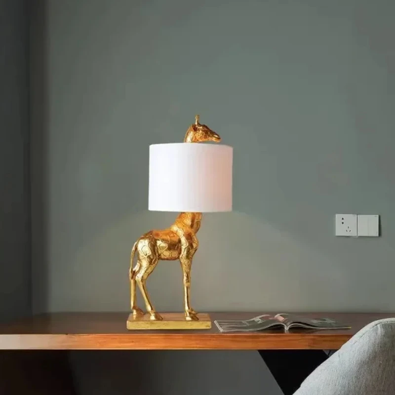 Factory Manufacture Designer Animal Resin Giraffe Table Lamp Gold Lamp Body Resin Animal Home Decor Night Lights E26/E27 Holder