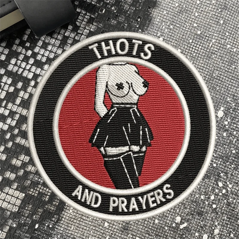 Thots and Prayers Patch جميلة المرأة المطرزة التكتيكية المعنويات القماش شارة شارة في الهواء الطلق على ظهره قبعة الملحقات ملصق