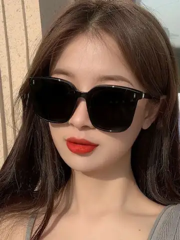 Korean Fashion Square Sunglasses Women Men Retro Beach Eyewear