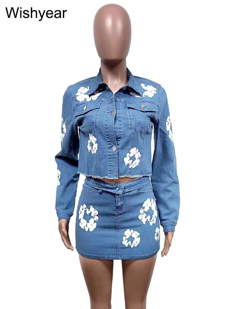 Conjuntos femininos de duas peças, estampa floral, roupas jeans azul, manga comprida, jeans de botão, top curto, minissaia, boate, moda