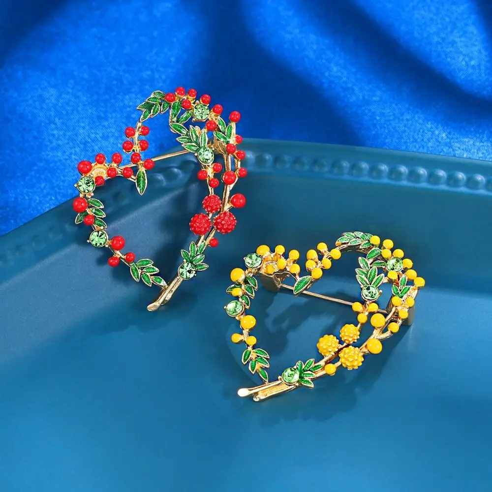 Bonito 2 cores frutas coração broches amor festa esmalte estilo francês planta broche liga retro mimosa broche terno acessórios