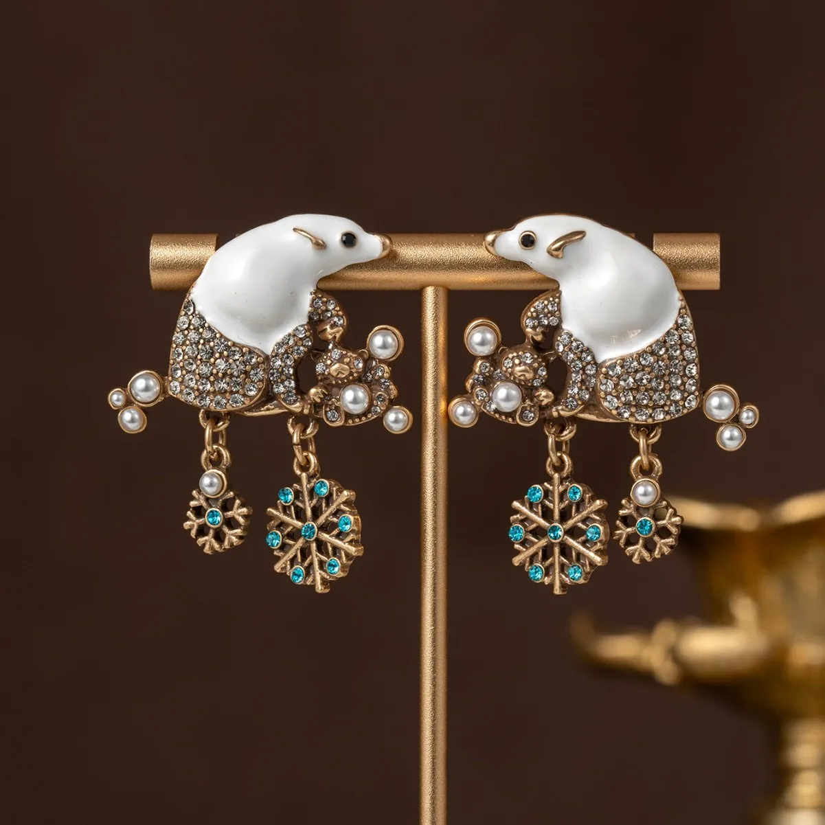 Medieval Vintage White Enamel Small Animal Snow Flake Tassel Earrings Personalized Childlike Earrings Inlaid with Rhinestone