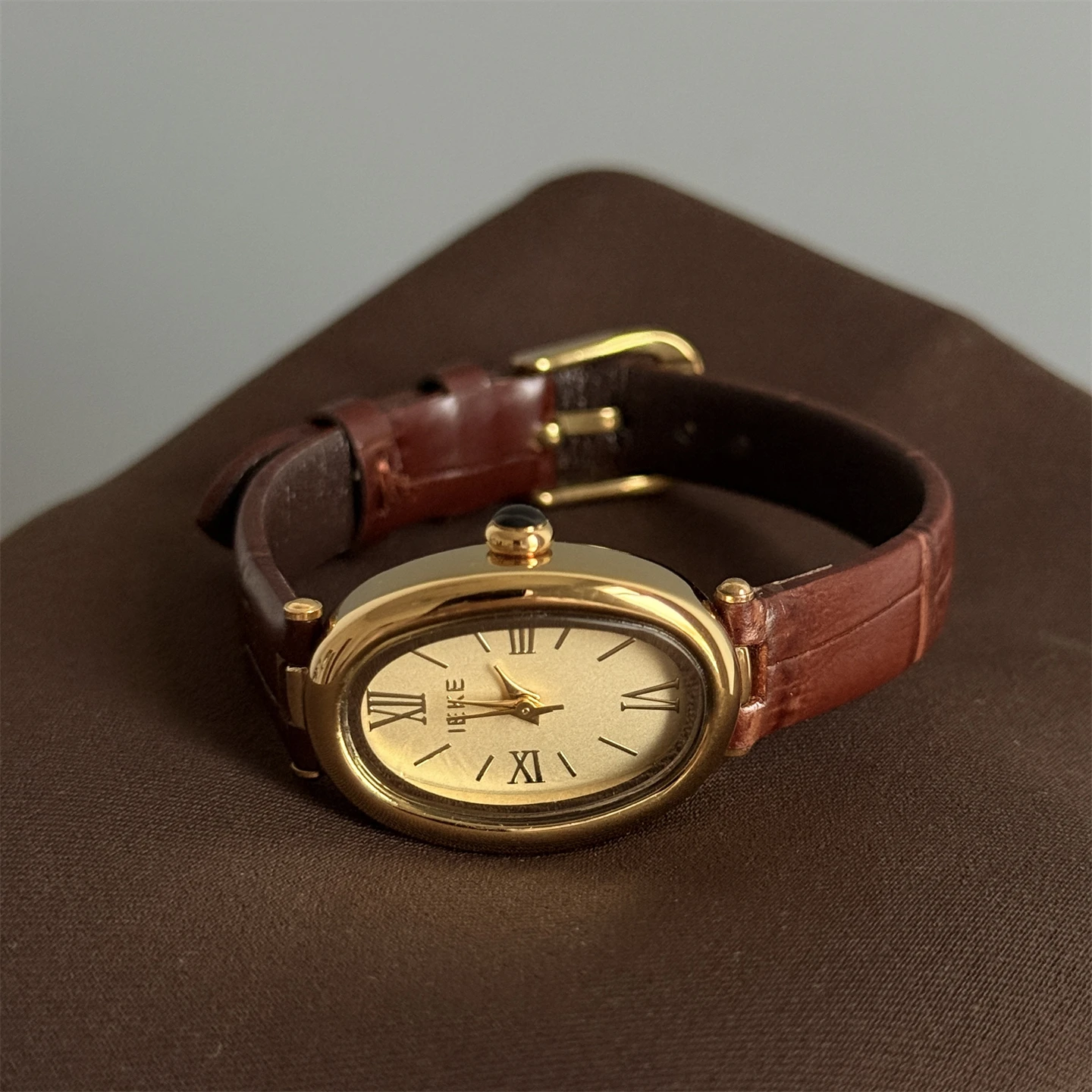 

High value French classic medieval goose egg semi-Roman watch women's commuting versatile design watch