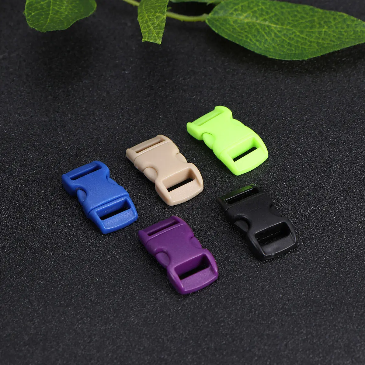 50Pcs Plastic Strap Buckles Simple Convenient Side Release Buckles Assorted Colors for DIY Bracelets Webbing Collars Outdoor