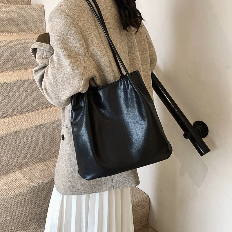 

Autumn And Winter New Fashion Niche Design Bucket Bag Retro PU Soft Leather Fashion Shoulder Bag Large Capacity Underarm Bag
