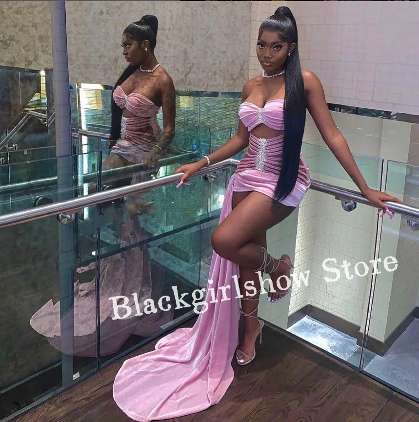 Sexy Pink Velvet Sheath Cocktail Dresses Cutout Short Party Dresses With Side Train Black Girls Homecoming Custom מסיבת שמלות