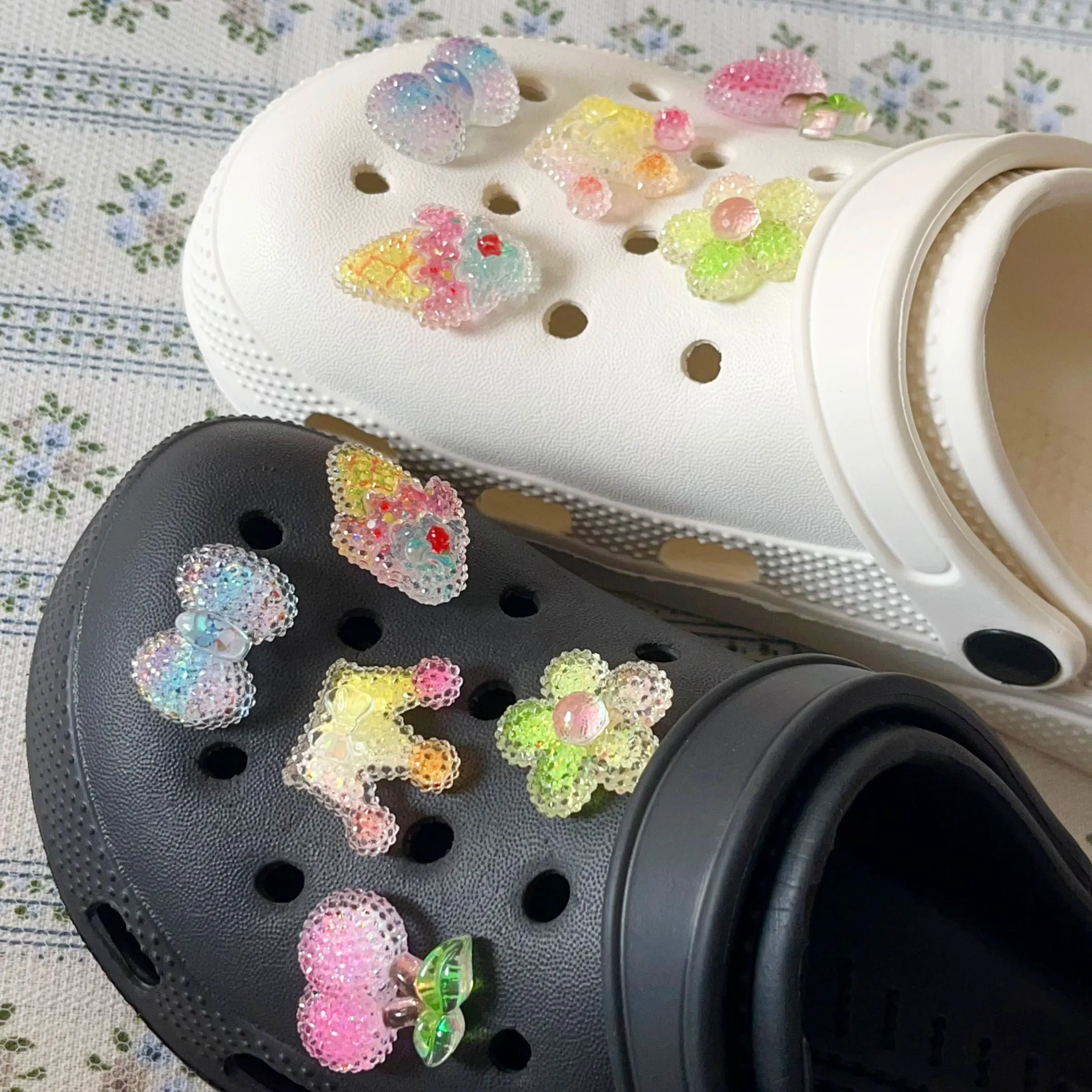 

Transparent Shiny Cute Flower Crown Shoe Charms for Crocs Clogs Pins Decorations Garden Sandals Slipper Accessories Girl Gift