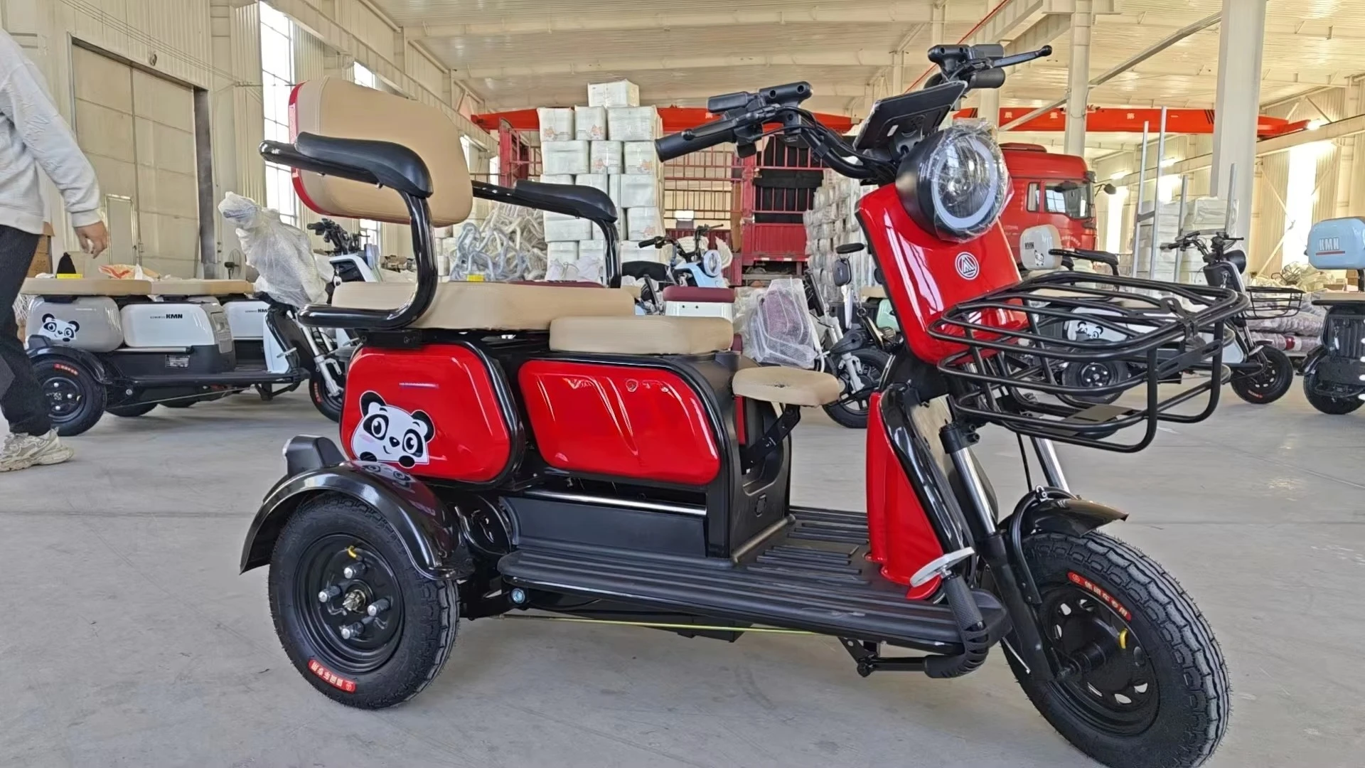 QQA China-made adult 3-wheel solar electric tricycle elderly passenger 3-wheel electric scooter launched view 5