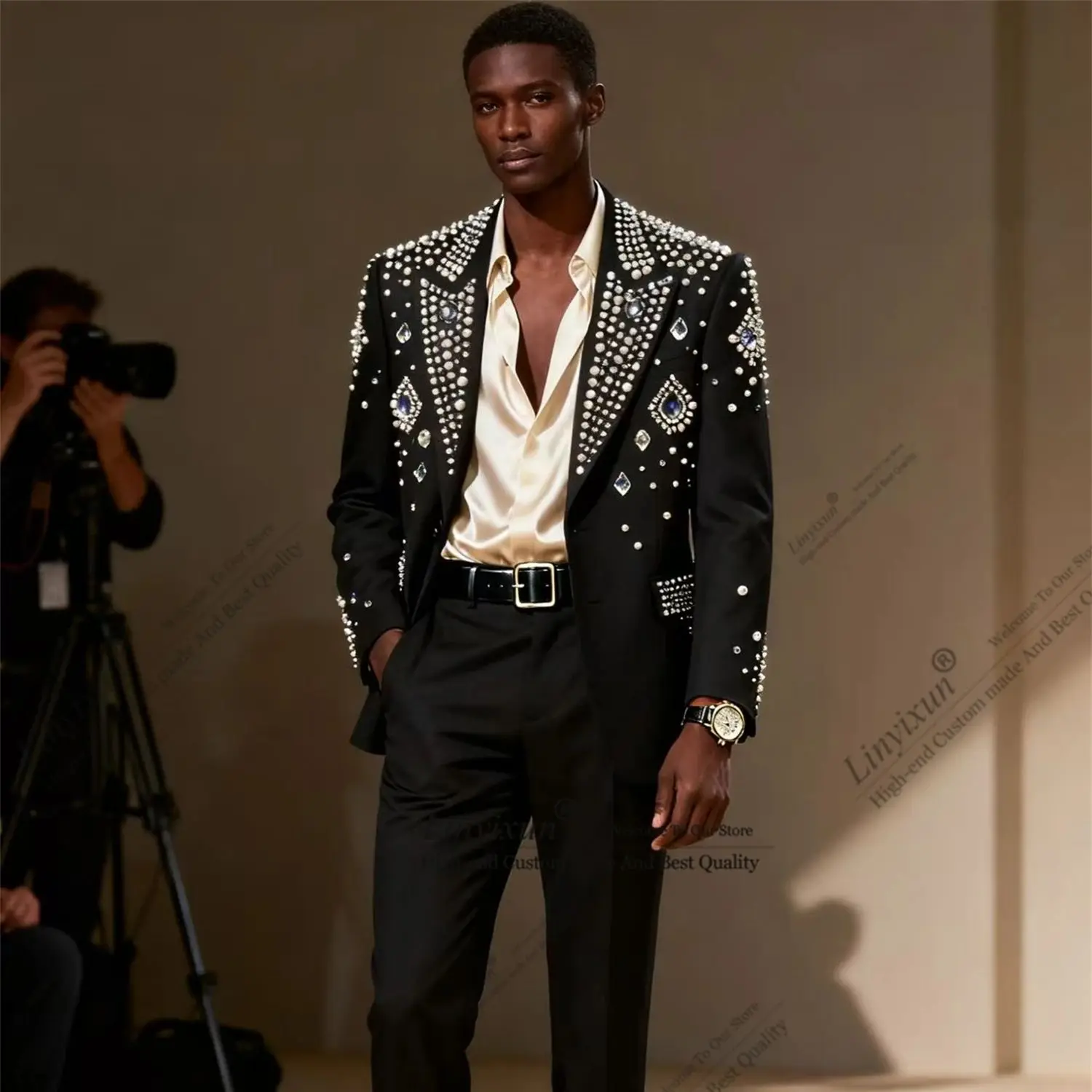 

Elegant design Rhinestone Beaded Men Suits 2 Pieces Groom Peaked Lapel Blazers Customized Slim Fit Wedding Tuxedos Ropa homre