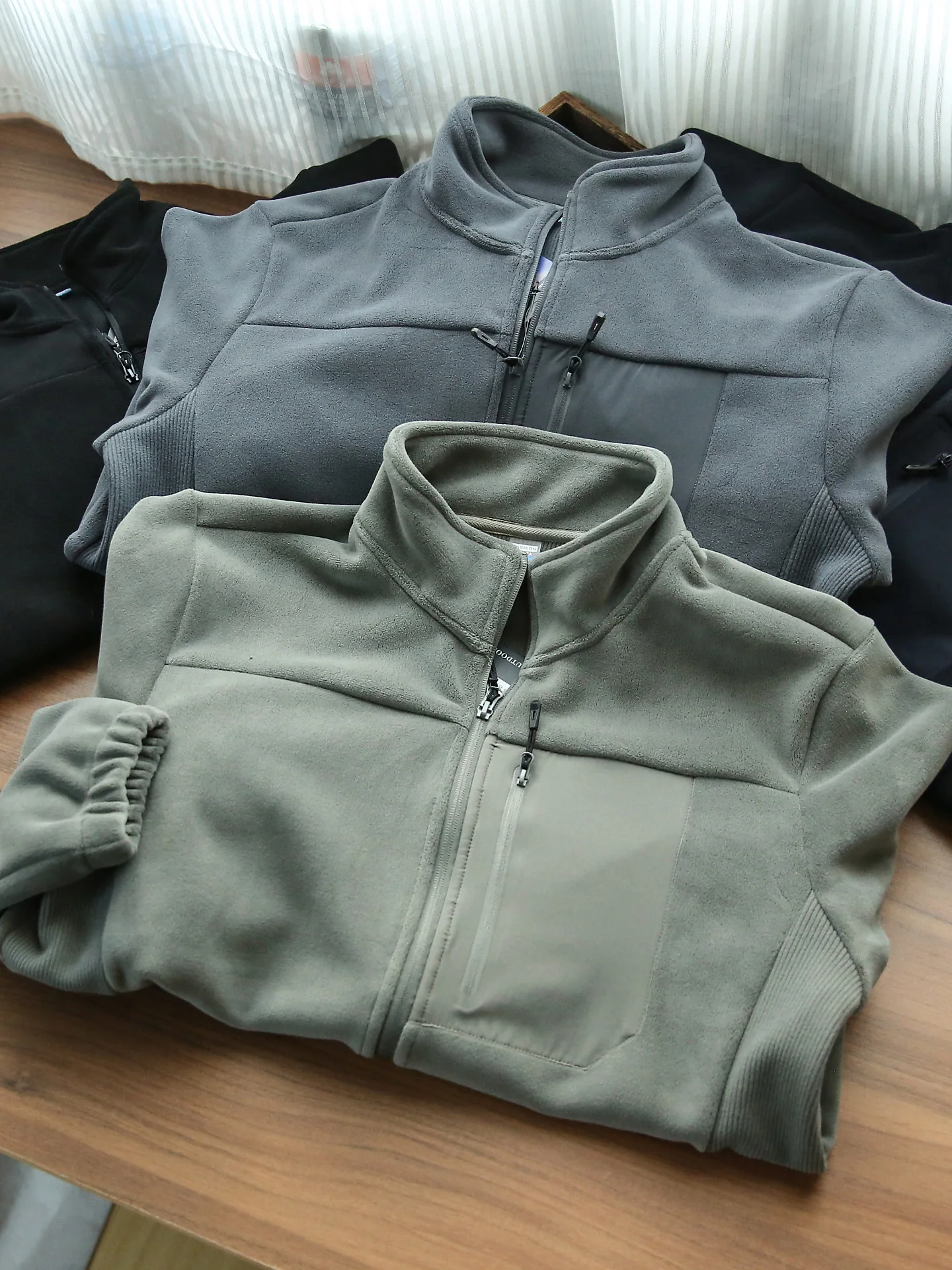 

Мужская уличная повседневная куртка из флиса, ветрозащитная, теплая, с термоэффектом, воротник-стойка, универсальная, из полиэфирного волокна, с длинными рукавами, на молнии