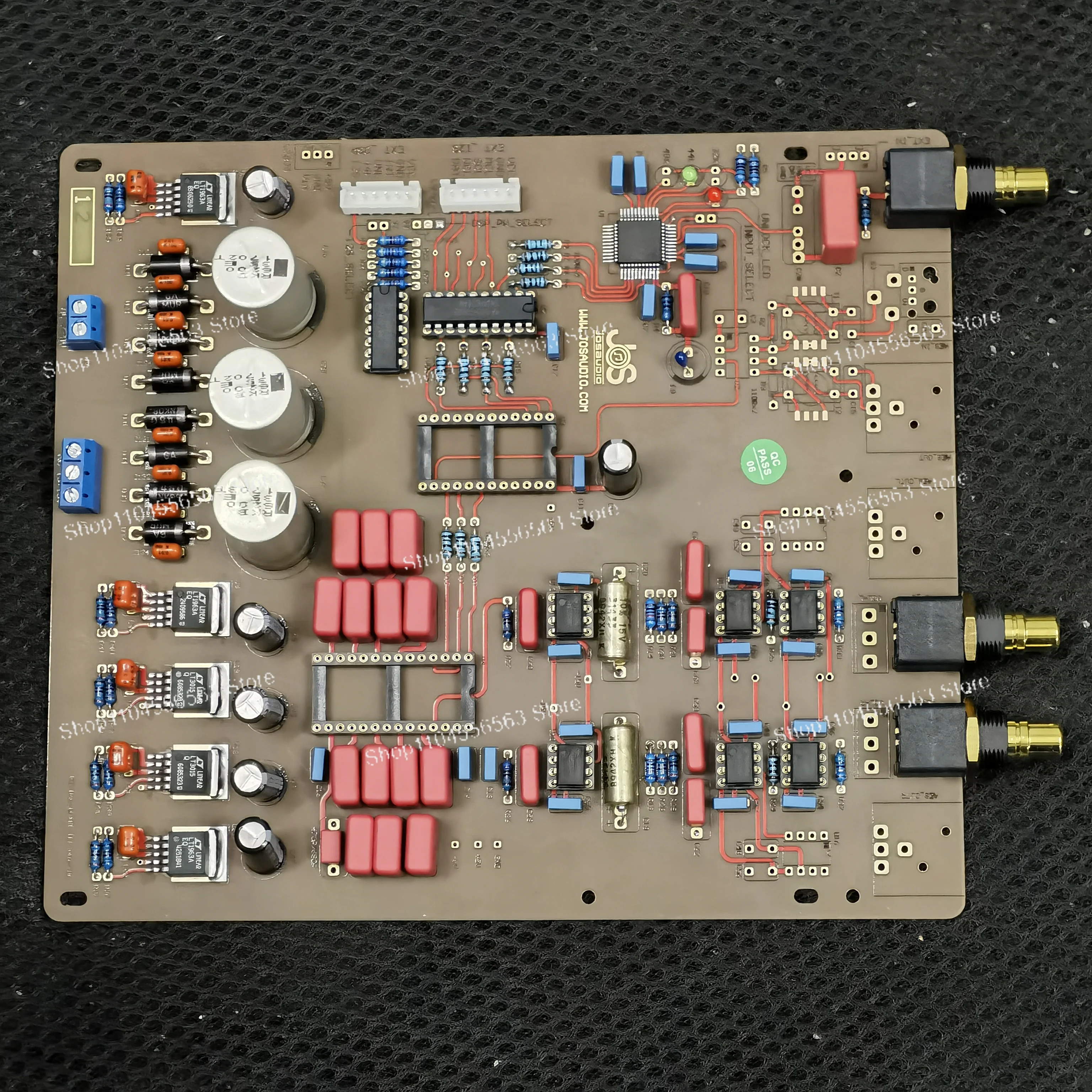 لوحة فك ترميز DAC شبه نهائية