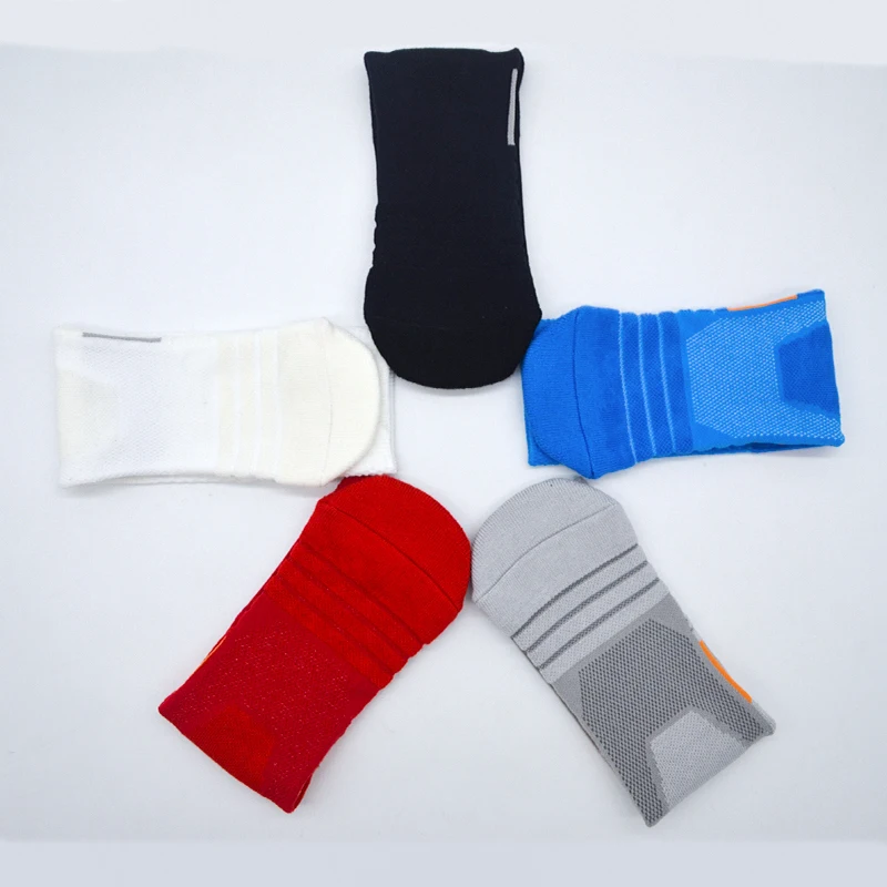 New basketball socks reinforced sports socks anti-pilling yarn wear moisture wicking sweat not smelly feet
