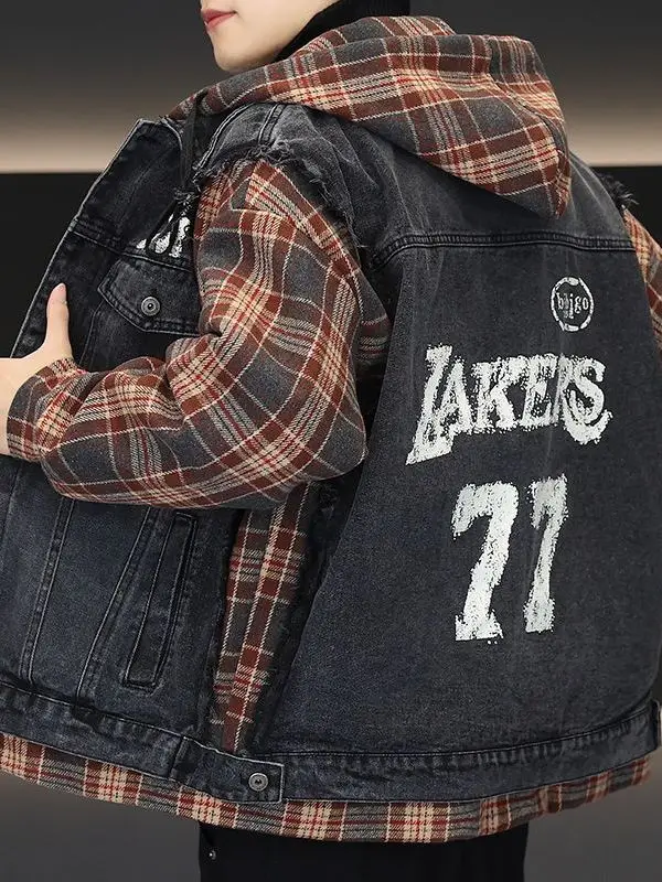 veste-en-jean-a-capuche-doublee-polaire-epaisse-pour-l'hiver-avec-empiecements-a-carreaux-tendance-chaude-et-jeune-pour-homme-ideale-pour-les-activites-de-plein-air-et-le-voyage