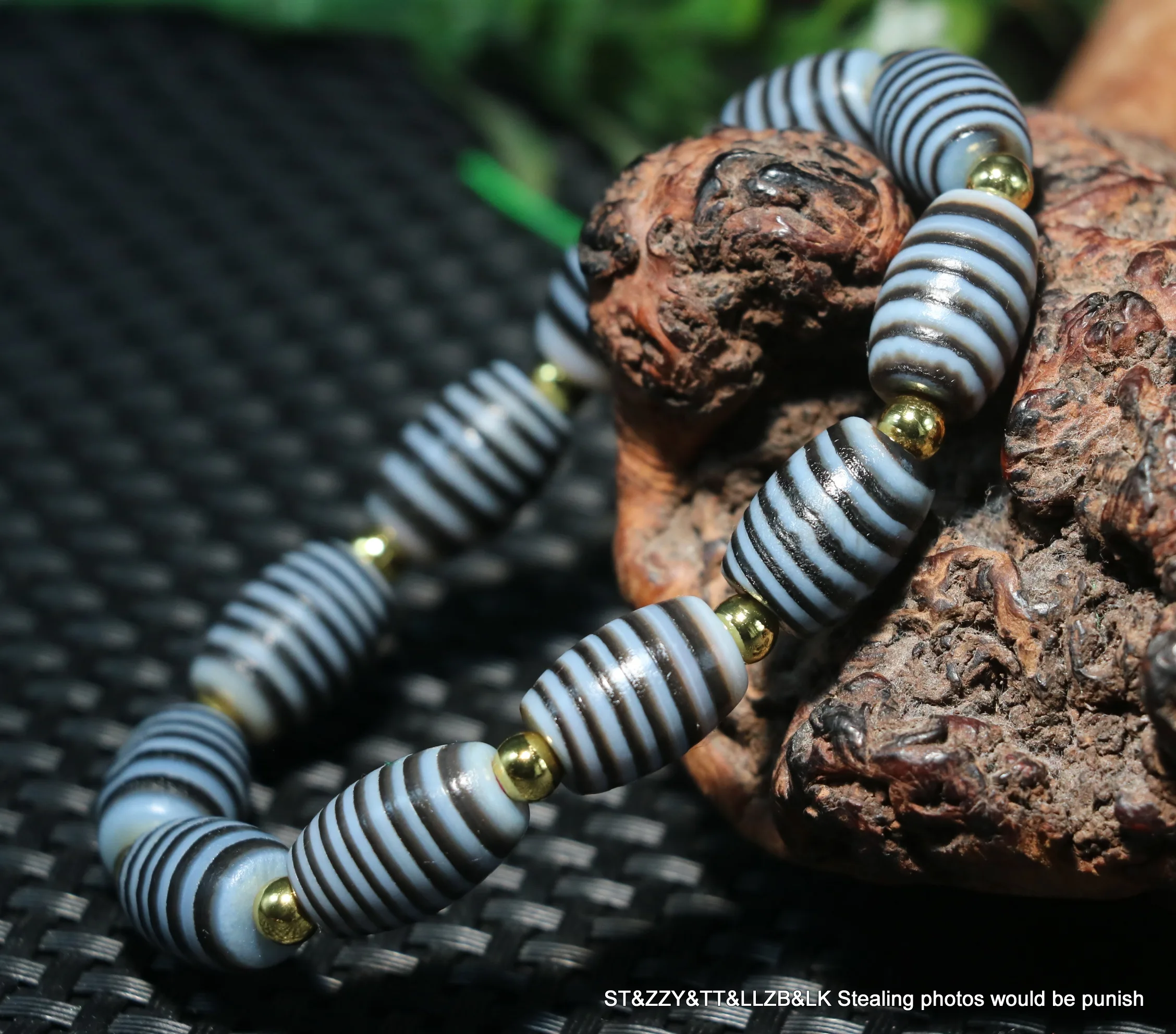 

Treasure Talisman Healing Energy Tibetan Old Agate Full Natural Silkworm Lines Bucket Shape dZi Bead Bracelet UPS21106