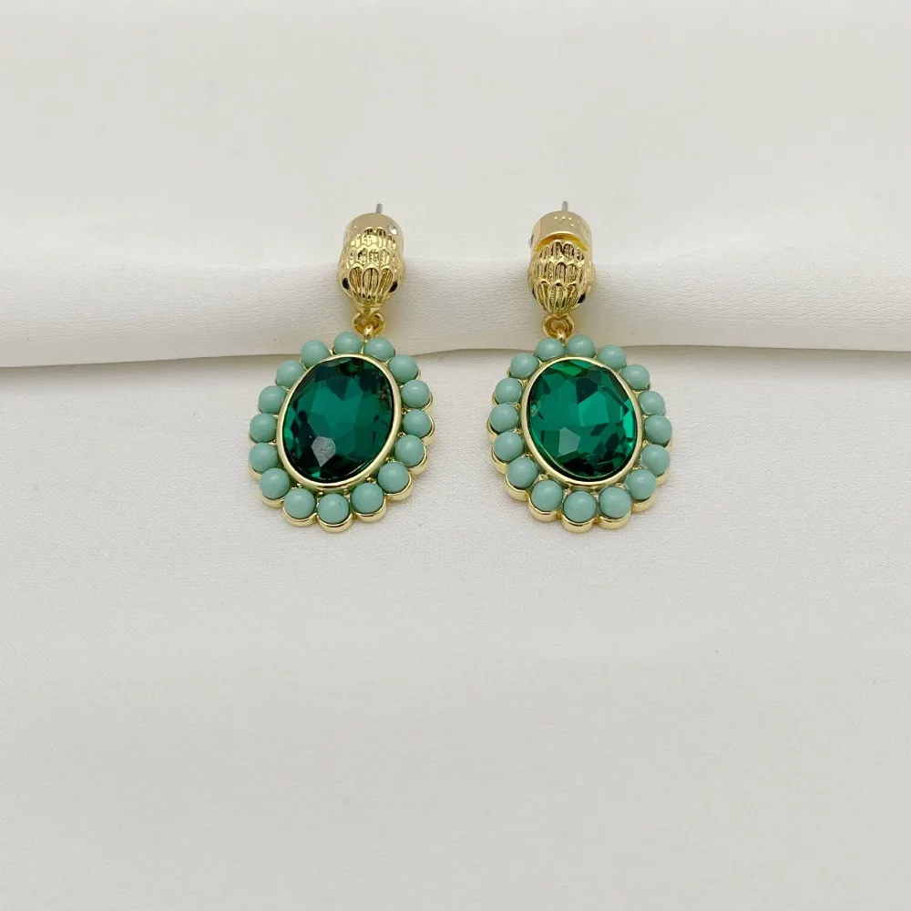 

2026 Spring Summer New Fashion Inlaid Emerald Green Zircon Niche Design Animal Shape Fresh Simple Design Stud Earrings