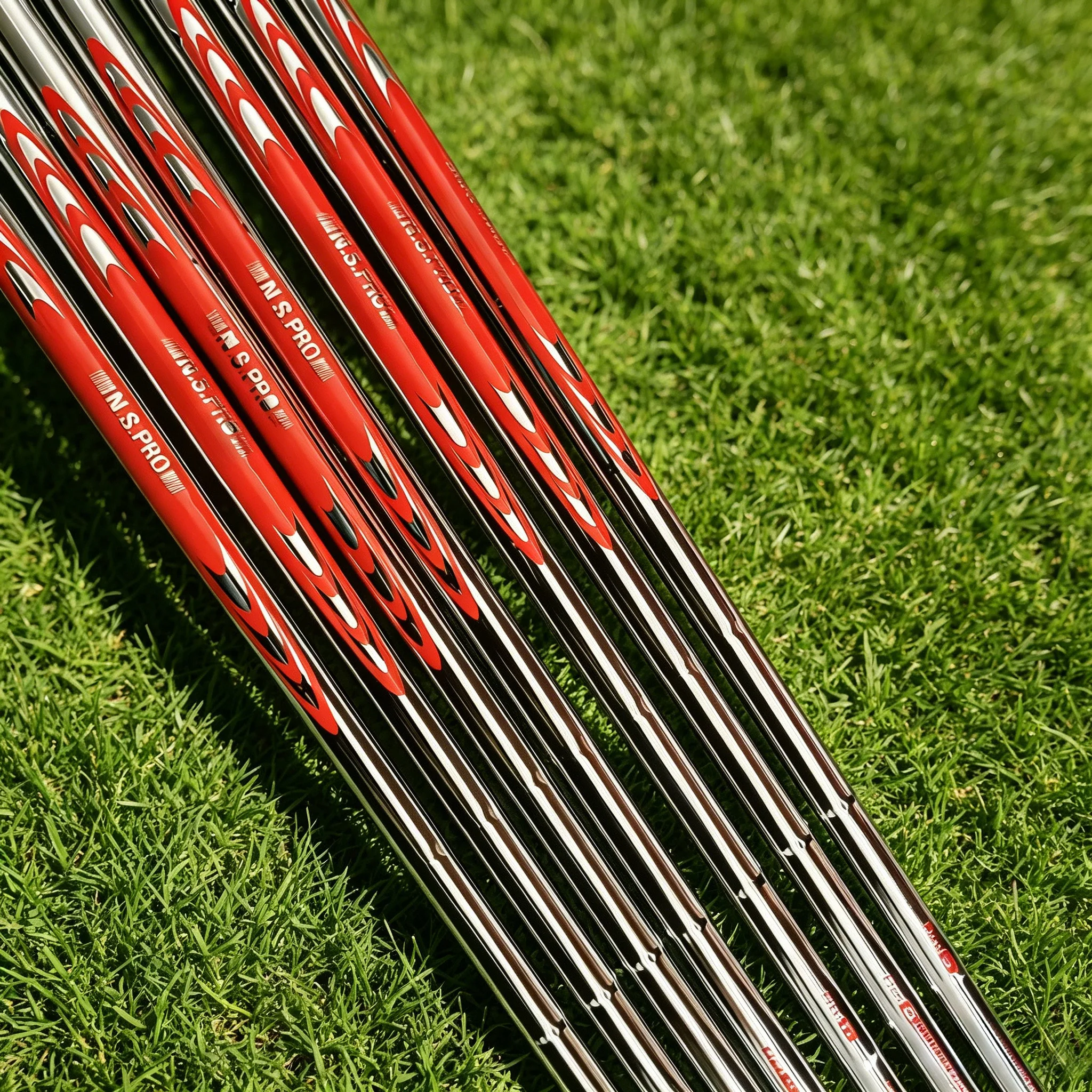 

Golf Iron Set with Pro 105 Steel Shafts, 7-Piece Set, R/S Hardness Options Available, High Elasticity, Anti-Twist Stability, Precise and Solid Shot