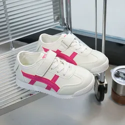 Scarpe sportive per bambini 2024 primavera e autunno scarpe Casual per bambini scarpe da corsa moda per ragazze con tomaia in rete antiscivolo