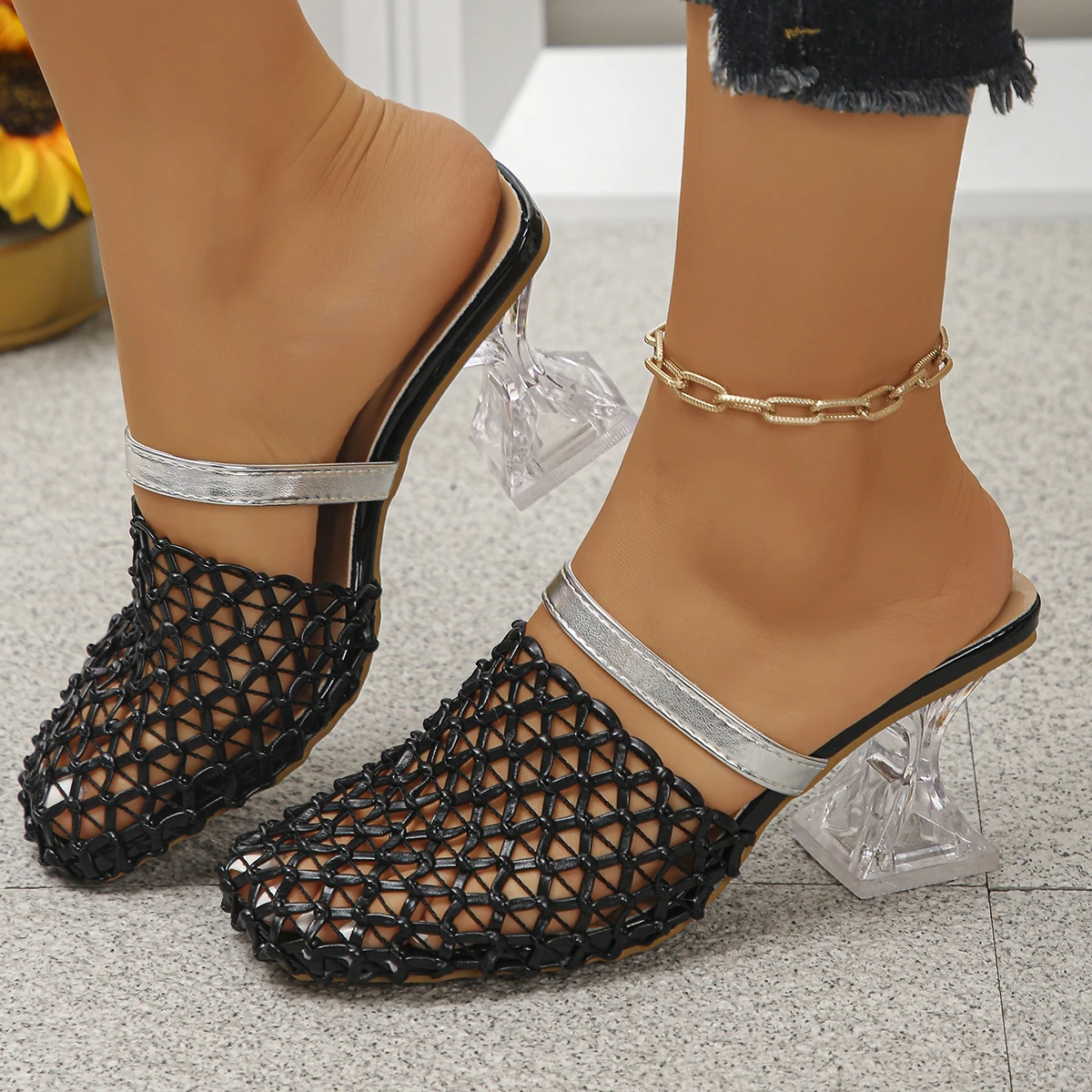 Woven Hollow Mesh Slippers 2026 New Summer Breathable Fishnet Open-Toe Sandals for Outdoor Wear