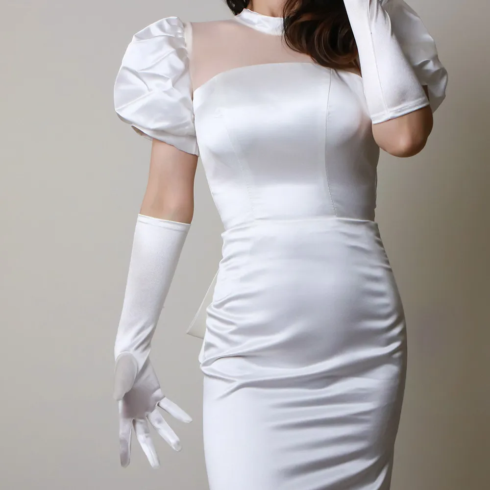 38cm Stretch-Satin-Seidenhandschuhe, lange Abendhandschuhe für Damen, Hochzeits-Armstulpen, elegante Brautaccessoires in Off-White, Kleidung. – Detail 3