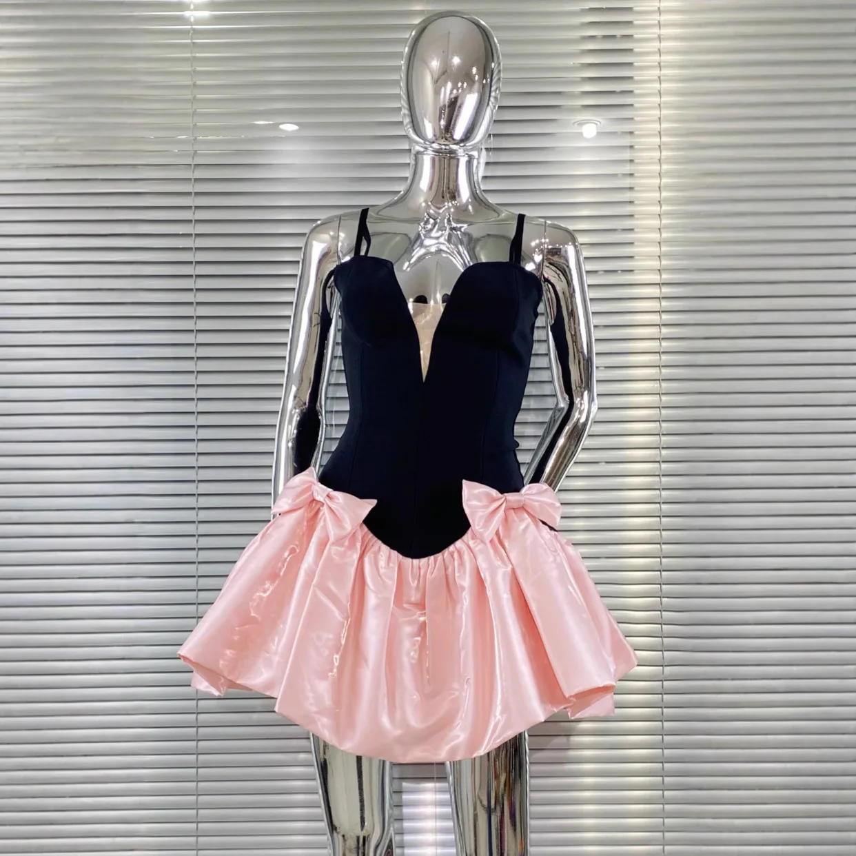 Women's Bow Pink Skirt Low-cut Suspender Dress Sweet Sexy Birthday Party Vacation Evening Performance Gown Vestido Festa Luxuoso