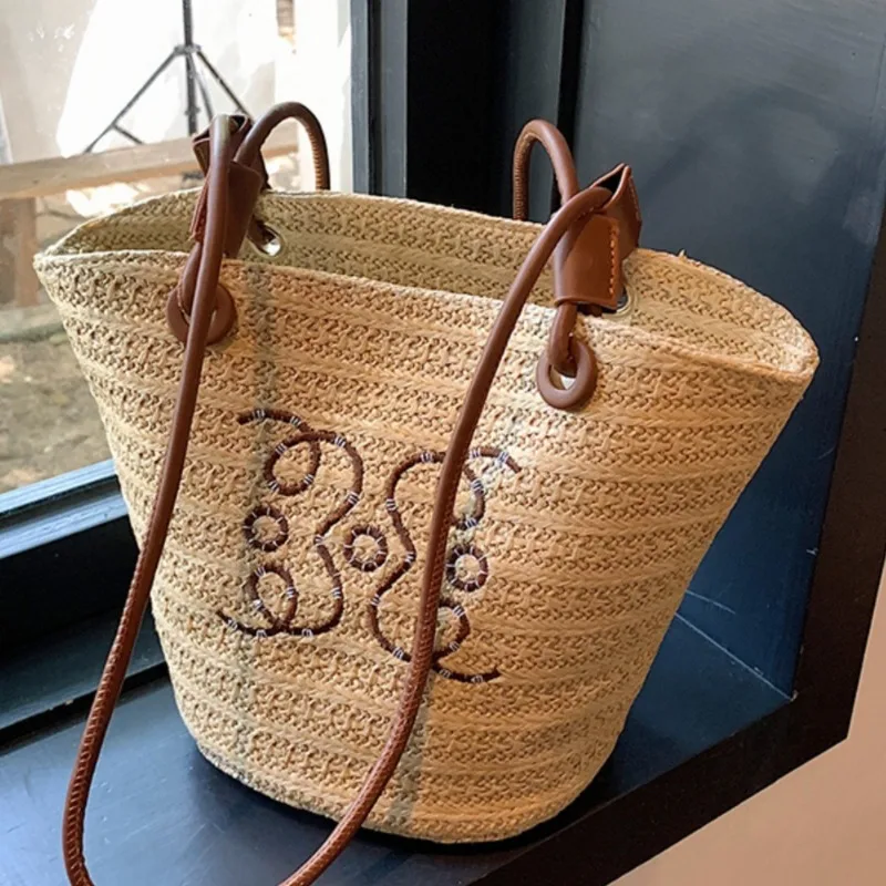 Woven Straw Shoulder Bag New Shoulder Bag Women\'s 2024 Summer Rattan Vacation Summer Seaside Beach French Straw Shoulder Bag