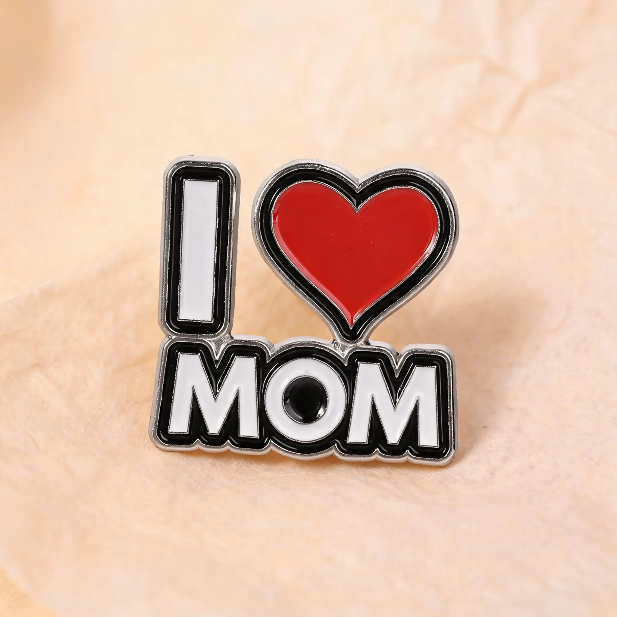 Letter I Love Mom Enamel Lapel Pin Red Heart Brooch Metal Badge Backpack Hat Decoration Jewelry Souvenir Gift for Mothers