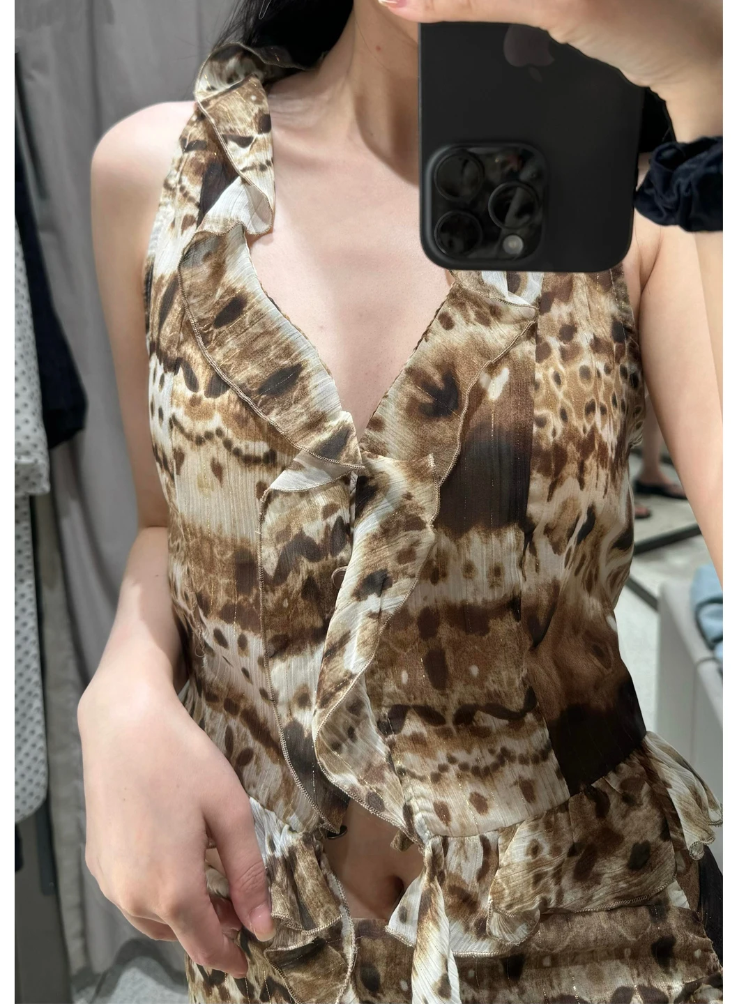 Deslumbrante Colete Feminino de Verão com Estampa de Leopardo, Barra em Camadas e Decote em V, Moda Primavera Verão 2025