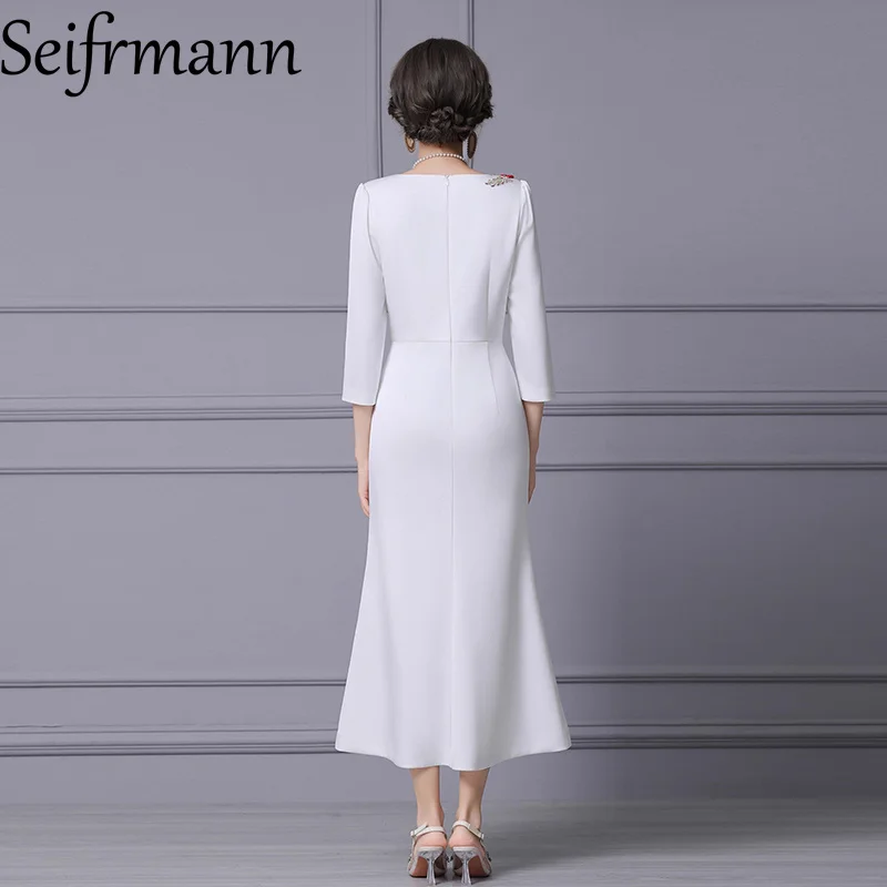 فستان Seifrmann أوائل الخريف 2025 فستان أبيض جديد بطول جانبي من أوراق اللوتس الماسية