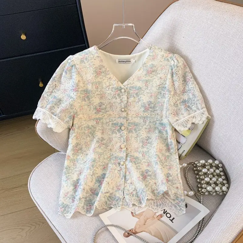 

Французская кружевная вышивка, ажурная блузка с V-образным вырезом, летняя новинка, стильный принт, универсальный повседневный топ с короткими рукавами.