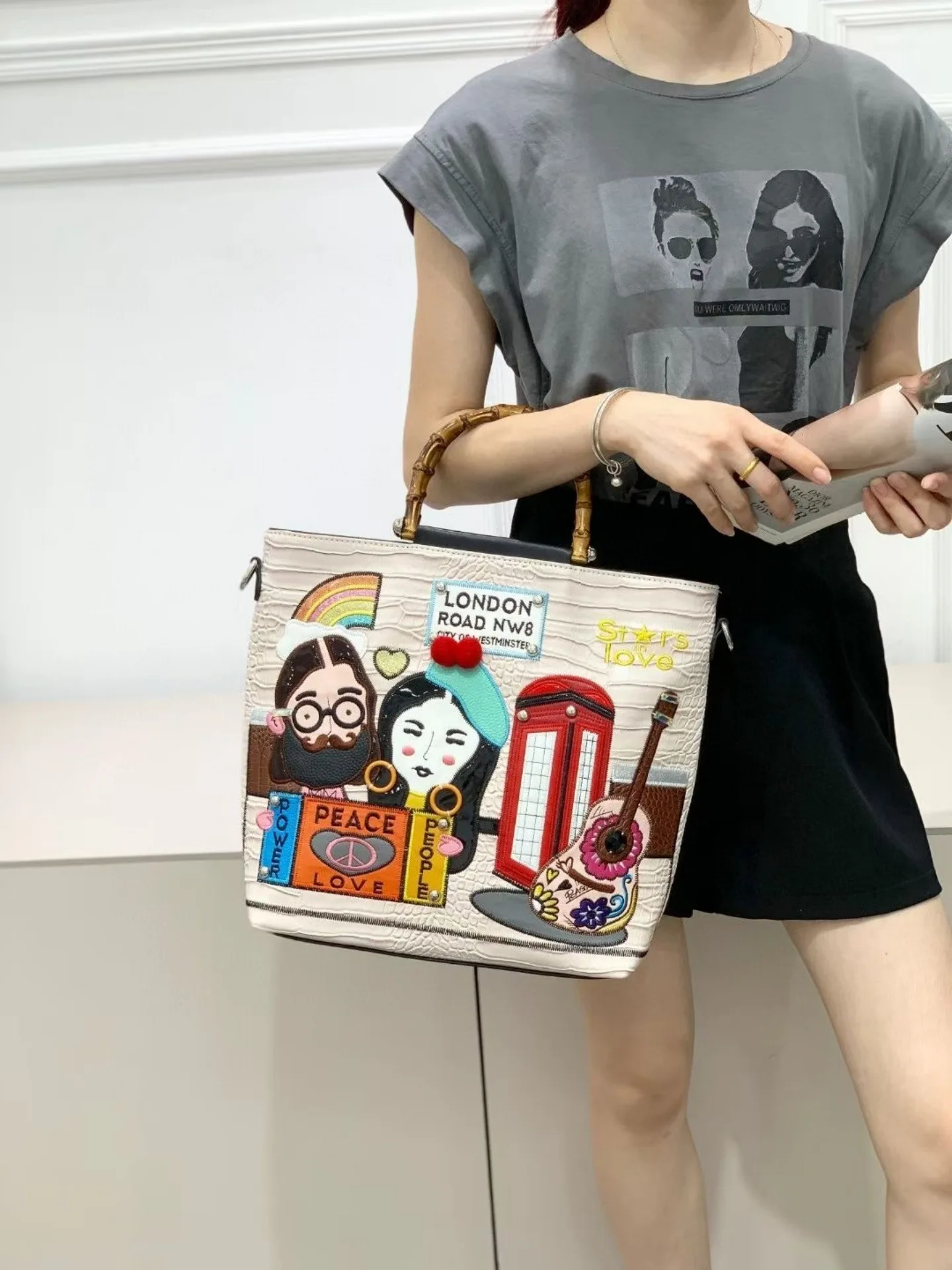 

Retro Women's Handbag 2026 New Style Color-Blocked Embroidered Bamboo Bag Versatile Large-Capacity Shoulder Crossbody Bag