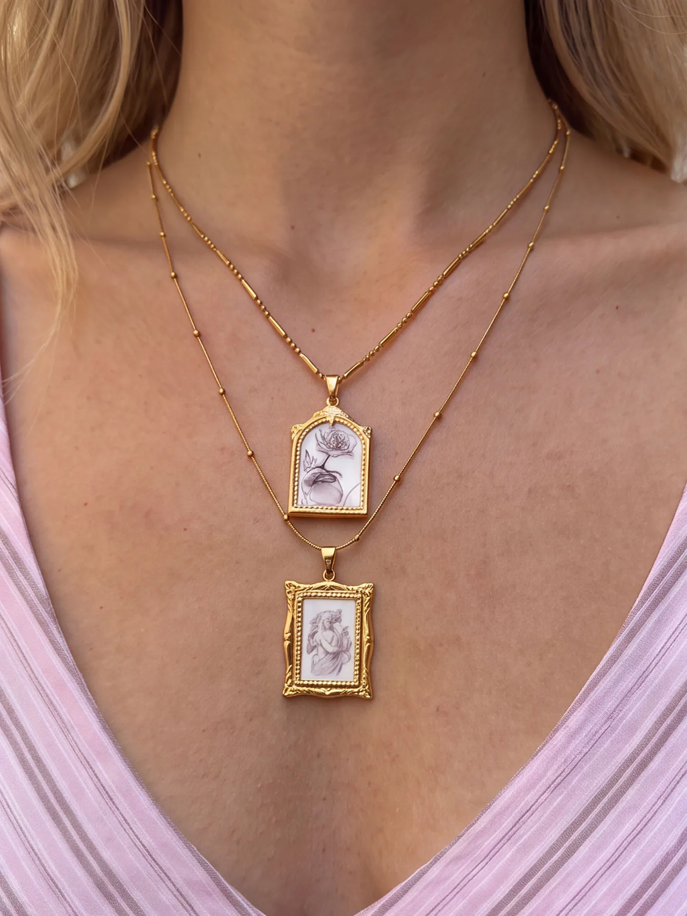 GHIDBK Fashion Photo Frame Retro Rose Couple Enamel Printed Pendant Stainless Steel 18k Gold-Plated Necklace Women's Jewelry