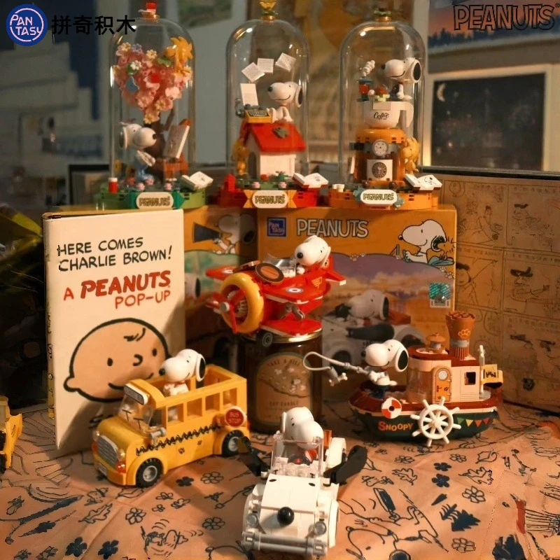 

Pantasy Snoopy Building Block Anime Red House Building Model Desktop Creative Decoration Puzzle Toy Exquisite Birthday Gift