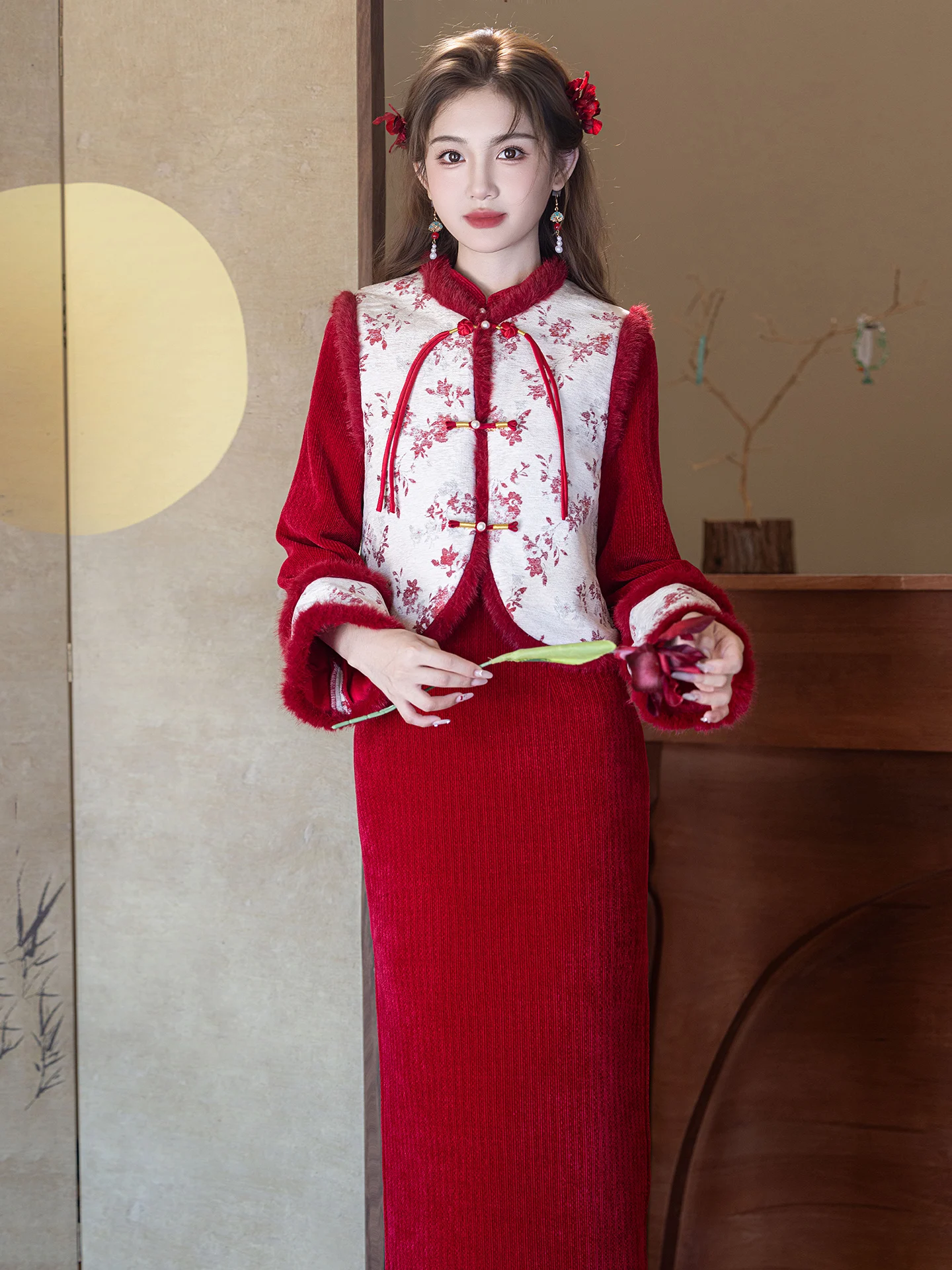 

Красный бархатный утепленный зимний халат-флаг для женщин, новогодний праздничный костюм, традиционный китайский халат с длинными рукавами