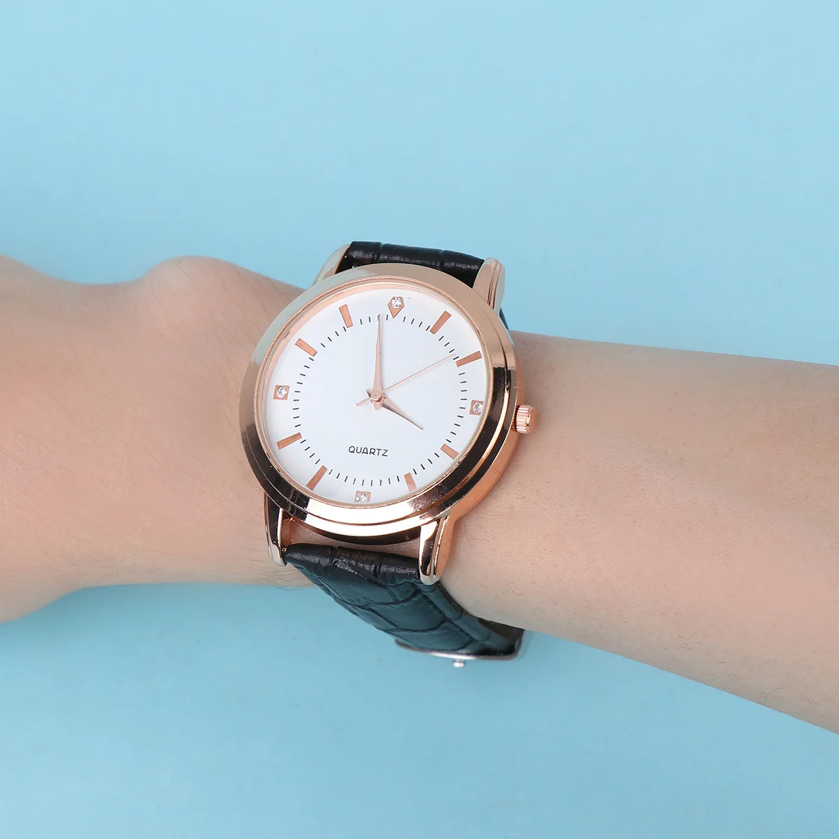 2 قطعة ساعة كوارتز للزوجين حزام أسود مريح للتنفس متعدد المقياس لهجات الماس ساعة يد عصرية للرجال والنساء #4