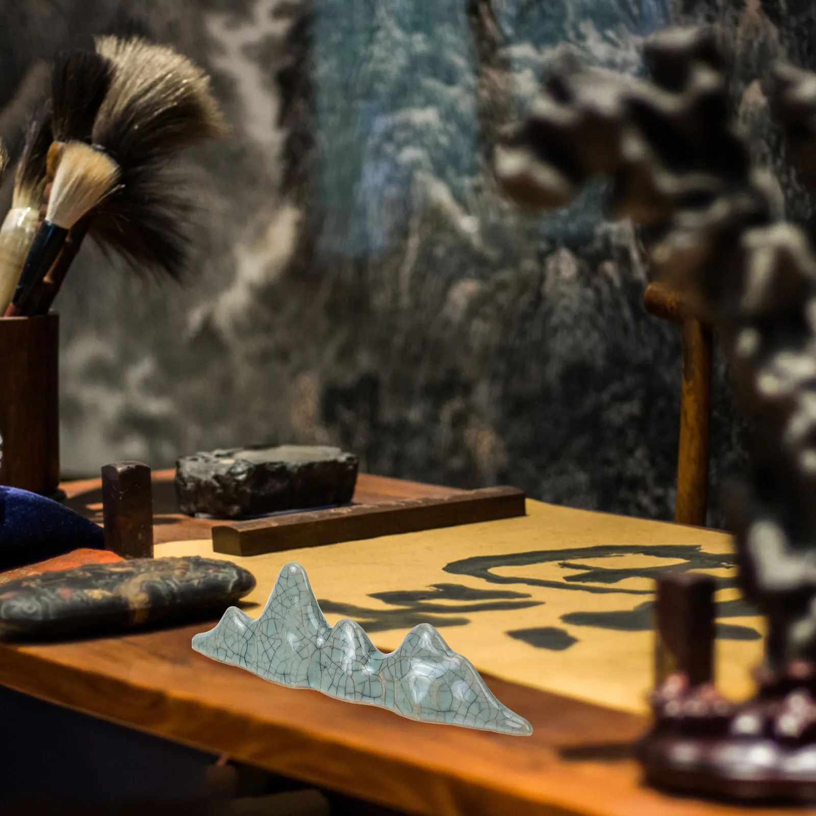 حامل قلم الفرشاة بني داكن تصميم أنيق لوازم الخط الوظيفية منظم عرض سطح المكتب لأدوات الكتابة اللوحة