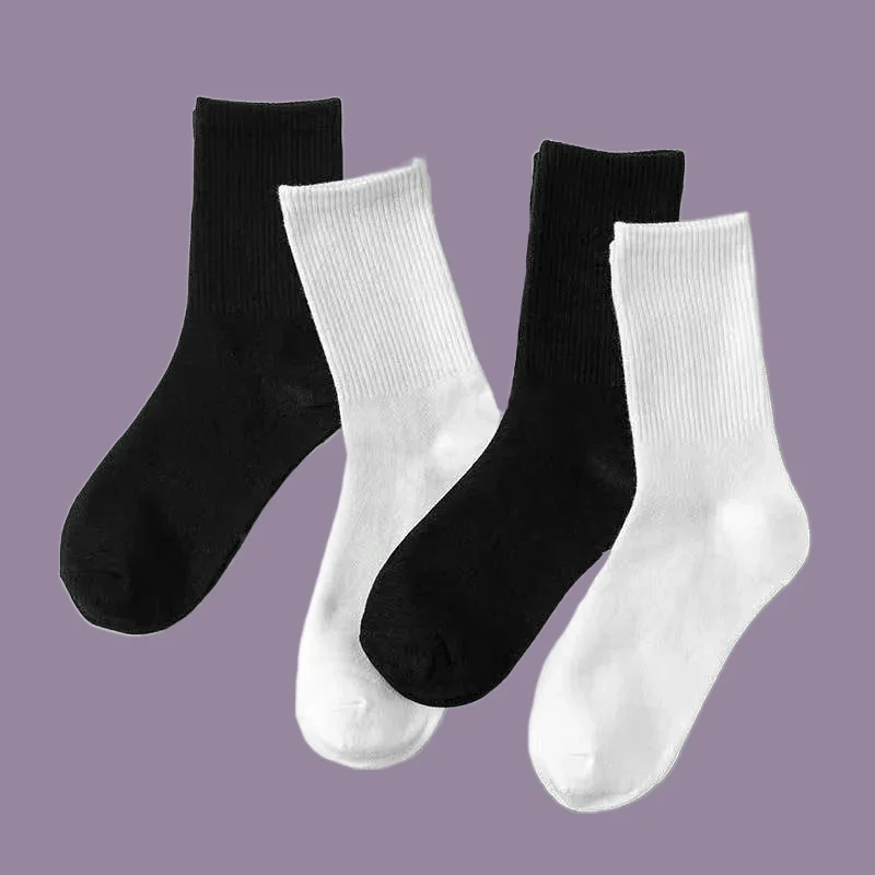 5 Pairs New Black White Middle Tube Streetwear Soft Breathable Cotton Casual Sports Socks High Quality Men Crew Socks