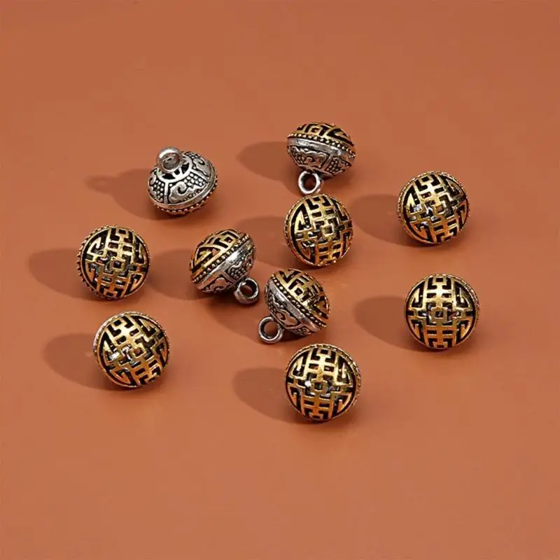 Elegant Hollowed Buckle Metal Metal แกะสลักและการออกแบบแบบดั้งเดิมสำหรับ Cheongsam Tangsuit เครื่องประดับเครื่องแต่งกายทำด้วยมือ