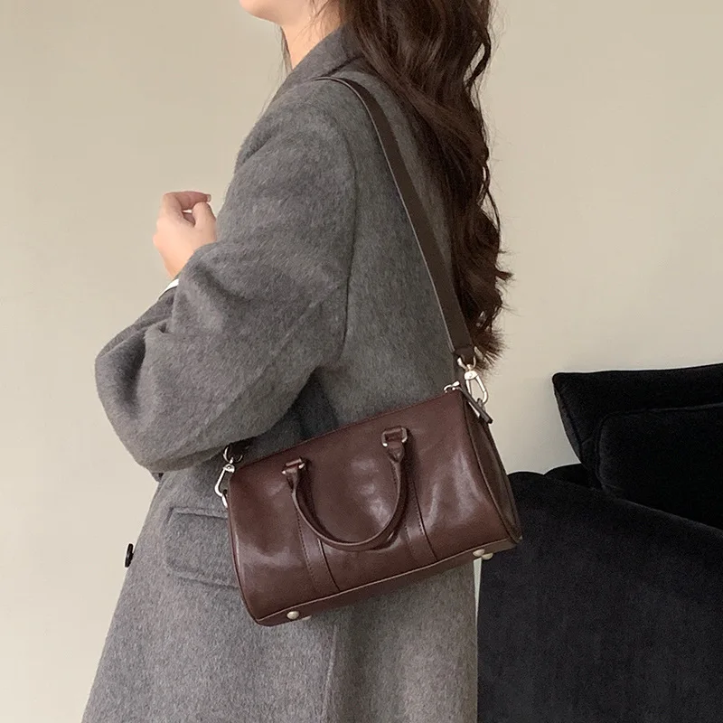 

Bowling Bag Small Hand Carry Niche Retro Vegetable Tanned First Layer Cowhide Shoulder Handbag Pillow Bag