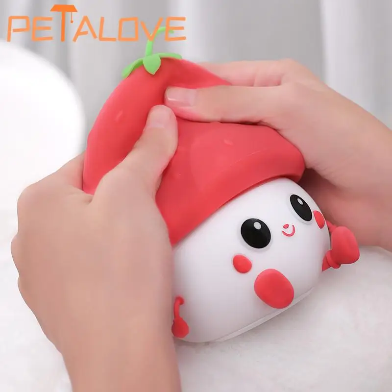 Imagem -06 - Morango Silicone Torneira Luz Bonito dos Desenhos Animados Lâmpada Brincalhão Engraçado Brinquedo Seguro Luz Suave Controle Pat Incrível Presente para Amigos Crianças