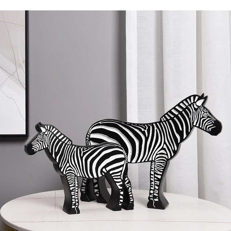 Black and White Stripes Animal Ornaments Giraffe Zebra Sculpture Desk Decoration Resin Crafts Modern Home Decor Furnishings
