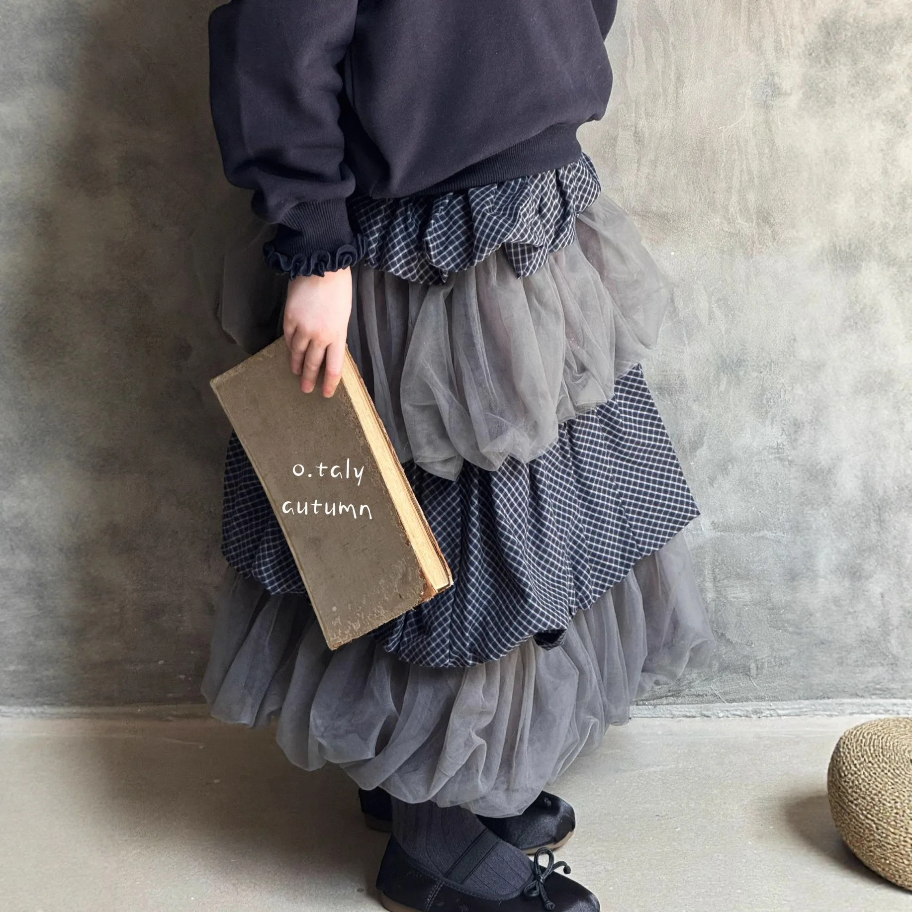 

2025 autumn and winter new Korean children's clothing knitted floral suit, girls' lace 3-piece set pants set blue grid skirt