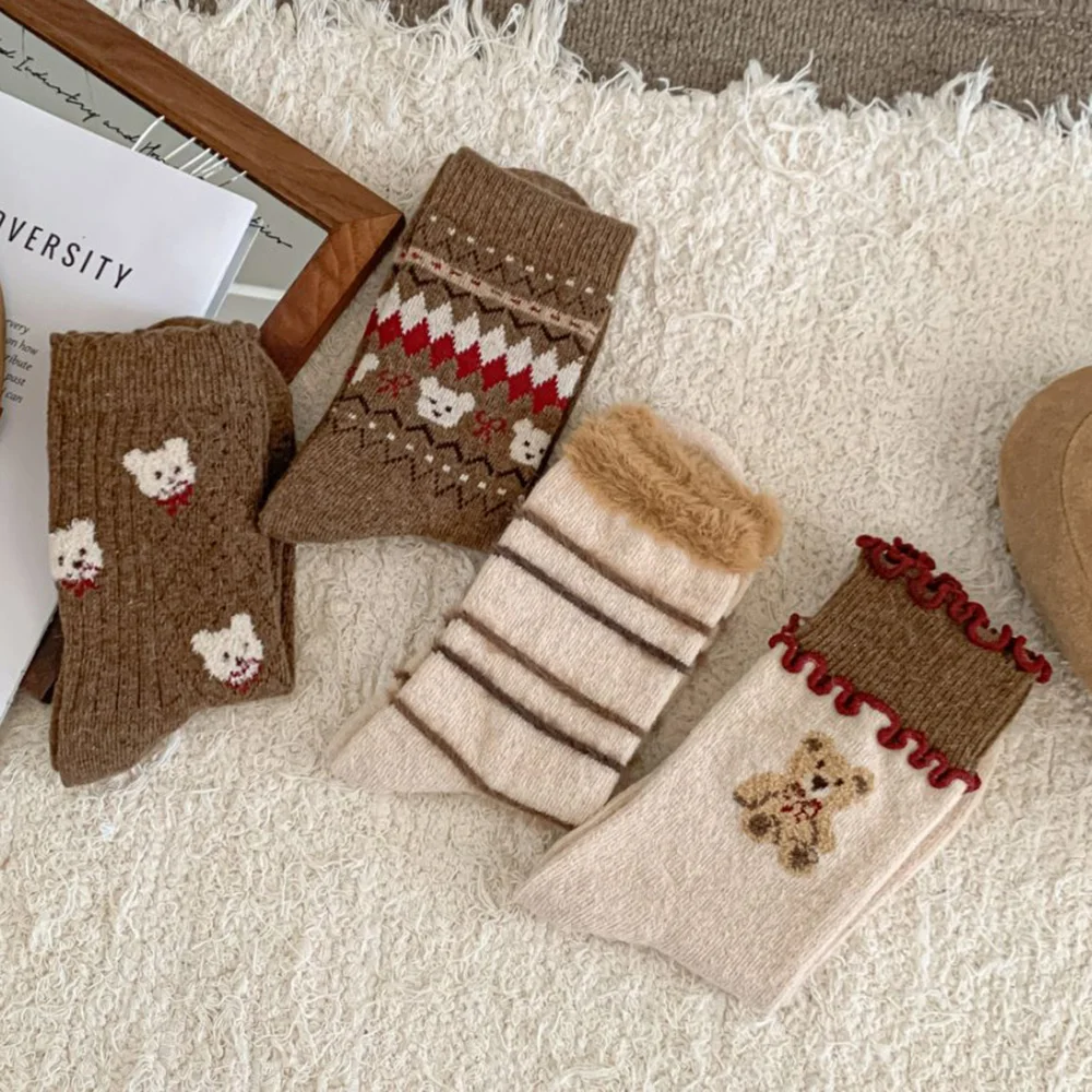 Koreaanse stijl dameswollen sokken Happy Cartoon Bear Warm houden Winter Kawaii Vloersokken Mode Ruche Rand Casual Sokken Vrouw