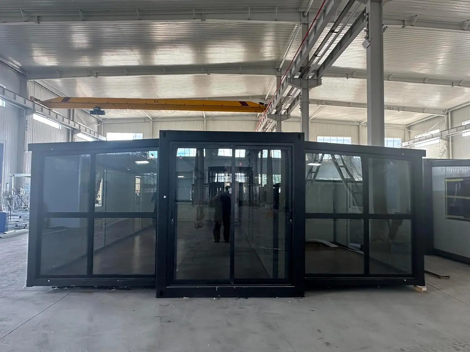 20ft/40ft Modular Expandable Container Home: Portable Foldable Dwelling Equipped with Bathroom, Kitchen and Customizable Room