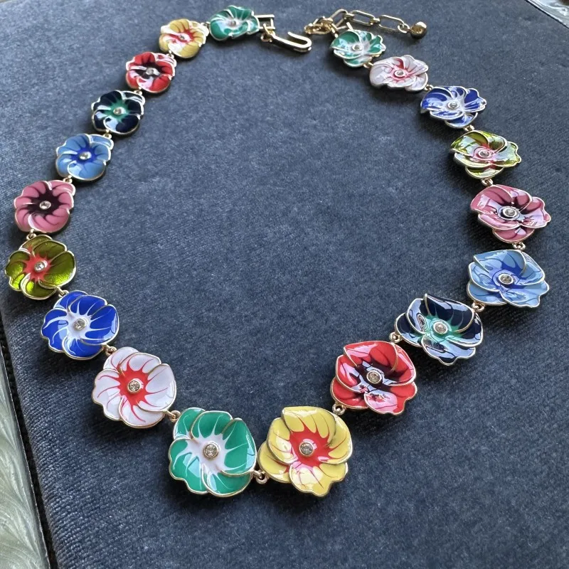 

Vintage New Metal Brushed Necklace – Fresh Pastoral Style Pansy Flower Pendant with Colorful Enamel Jewelry for Women