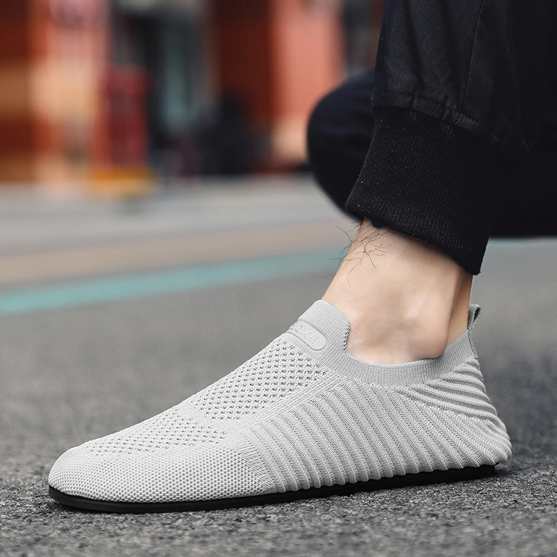 MAEDEF Sommer Herren Slip on Flache Atmungsaktive Braune Herrenschuhe Herren Komfort Weiche Sohle Freizeitschuh Mann Hausschuhe Müßiggänger Wanderschuhe