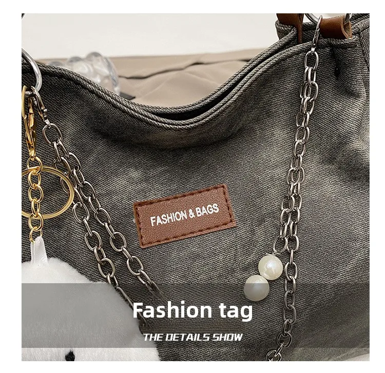 Damen Tie-Dye Denim Schultertasche mit Wolkenanhänger und Perlenkette – Lässige Alltags- und Schultasche für Damen – Detail 4
