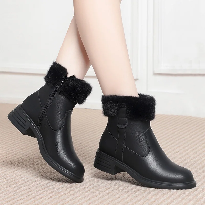 

Comfortable All Match Winter's Soft Leather Boots Warm Fur Shoes 2025 Square Heels Black Snow Ankle Boots Plush for Mom Daily